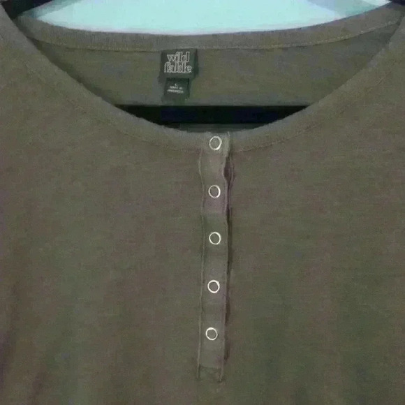 Wild Fable size L grey cropped button down distressed t-shirt - Picture 2 of 3